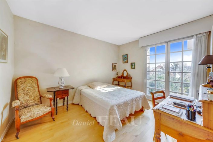 Image No.11-5 Bed House for sale