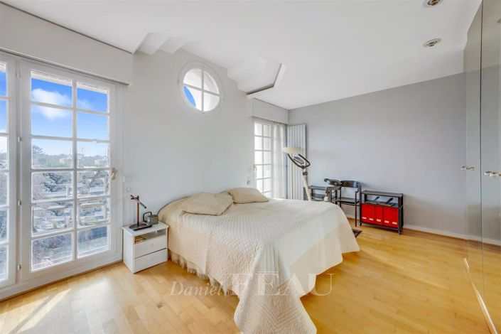 Image No.9-5 Bed House for sale