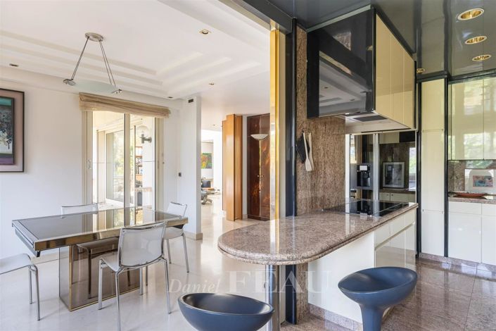 Image No.12-3 Bed Apartment for sale