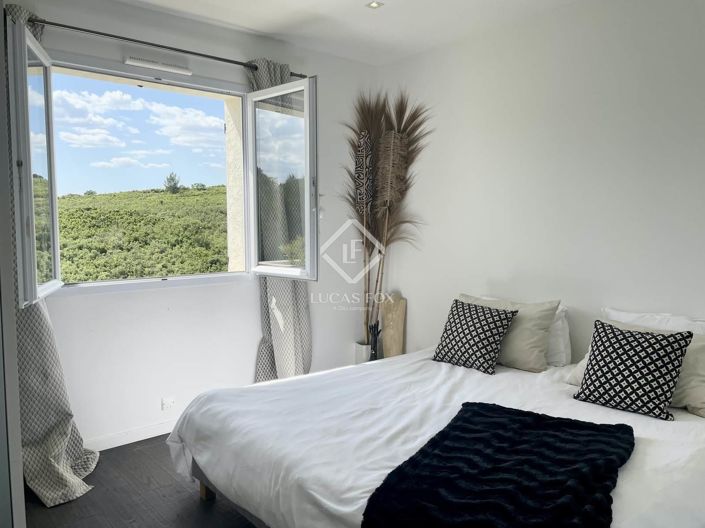 Image No.10-3 Bed House for sale