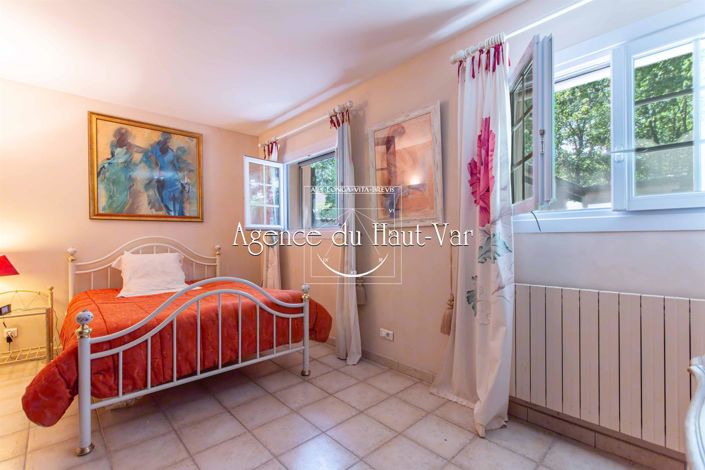 Image No.26-4 Bed House for sale