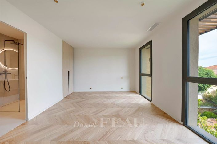 Image No.16-5 Bed House for sale