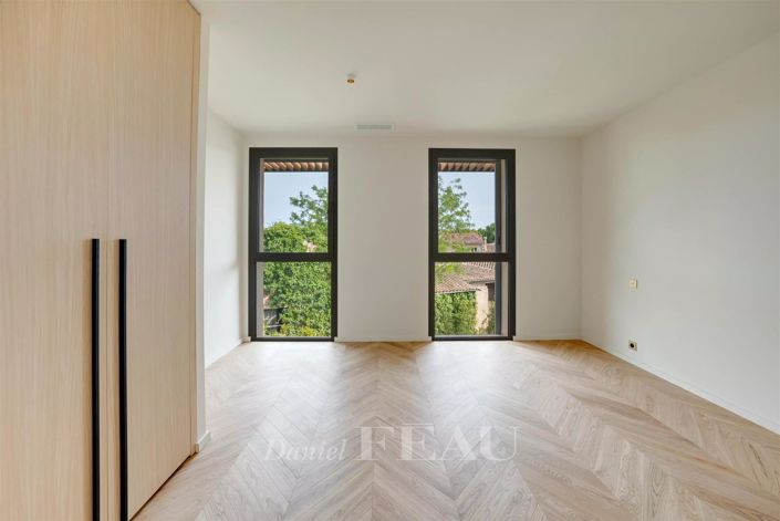 Image No.17-5 Bed House for sale