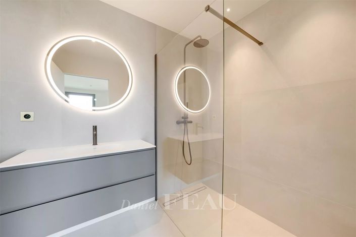 Image No.18-5 Bed House for sale