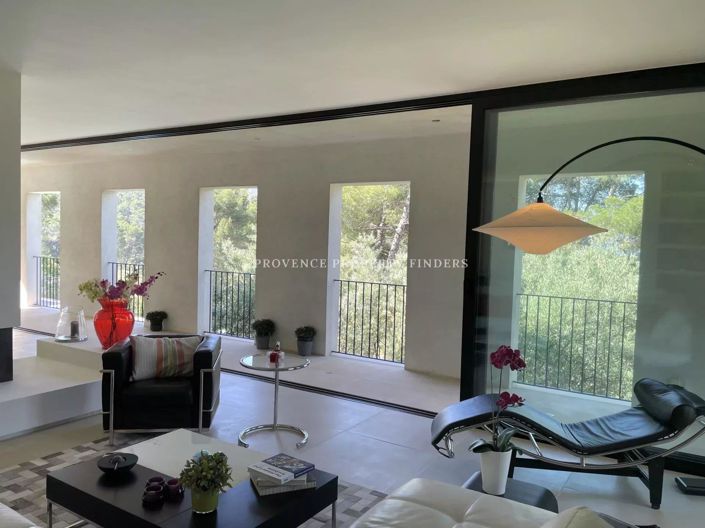 Image No.6-5 Bed House for sale