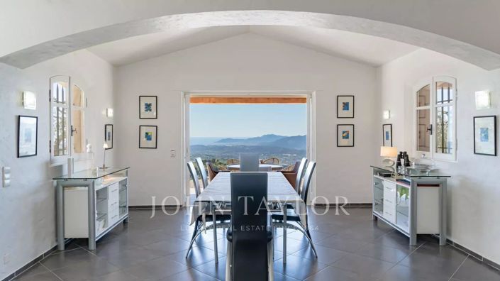 Image No.11-5 Bed House for sale