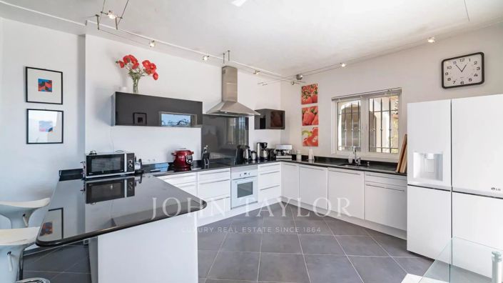 Image No.12-5 Bed House for sale