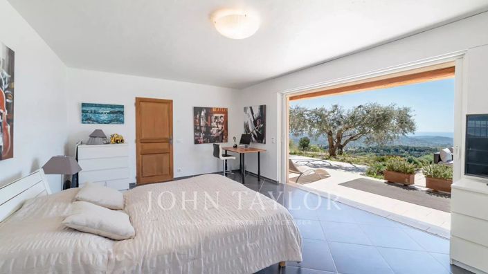 Image No.16-5 Bed House for sale