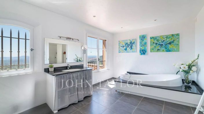 Image No.18-5 Bed House for sale