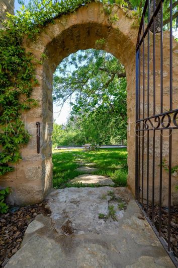 Image No.7-8 Bed House for sale