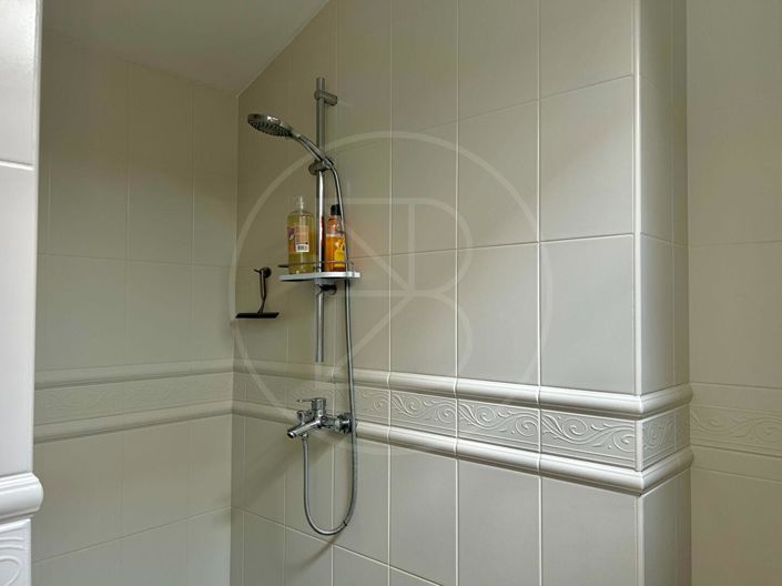 Image No.12-7 Bed House for sale