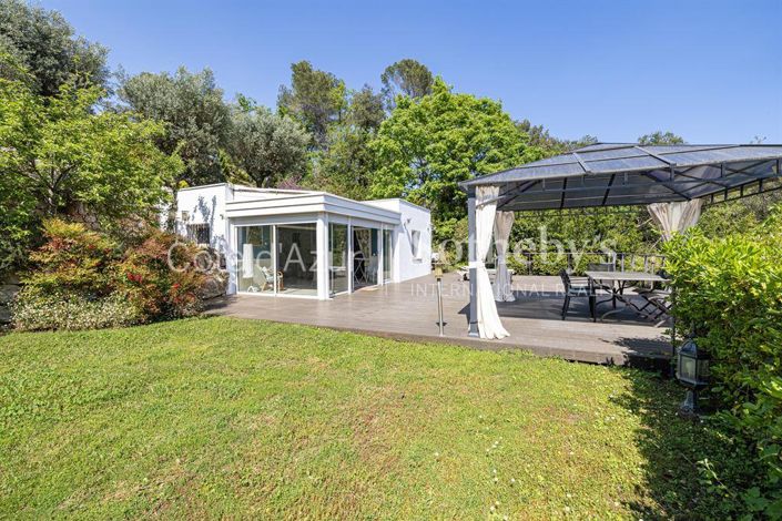 Image No.14-6 Bed House for sale