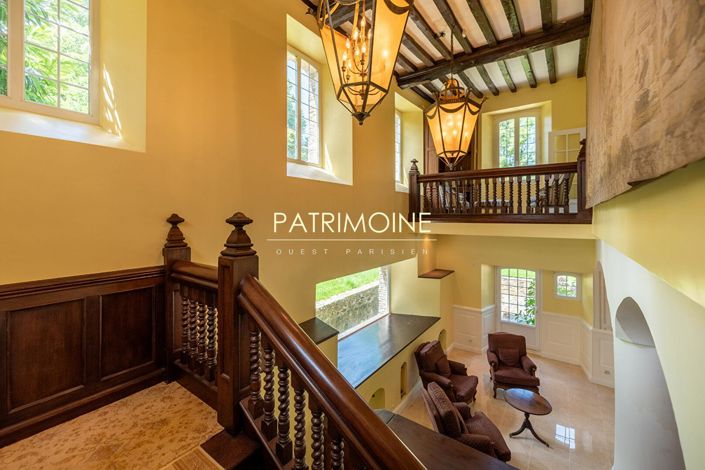 Image No.10-7 Bed Property for sale