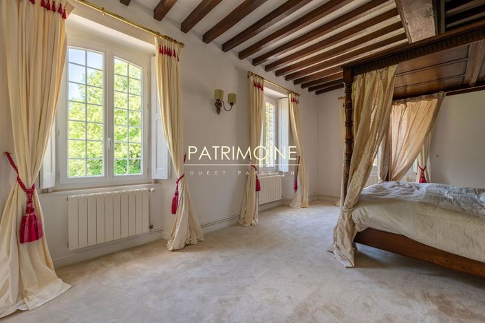 Image No.11-7 Bed Property for sale