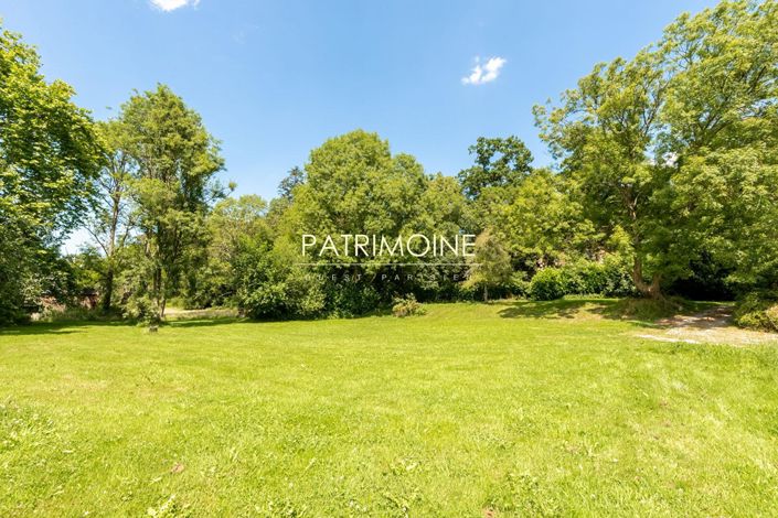 Image No.17-7 Bed Property for sale