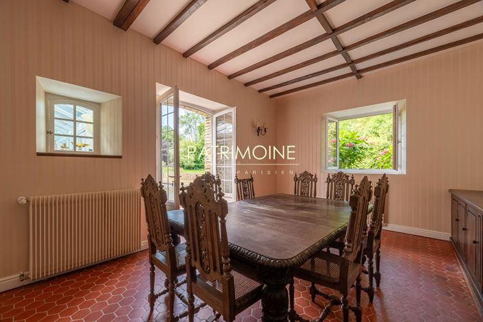 Image No.9-7 Bed Property for sale