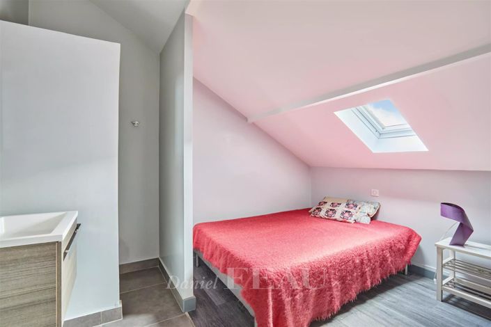 Image No.16-6 Bed House for sale