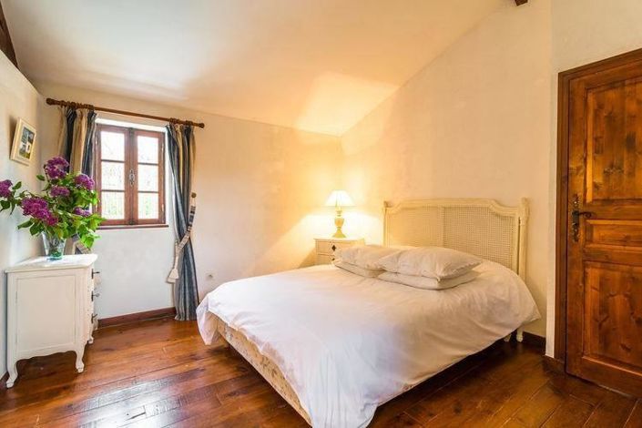 Image No.10-5 Bed House for sale