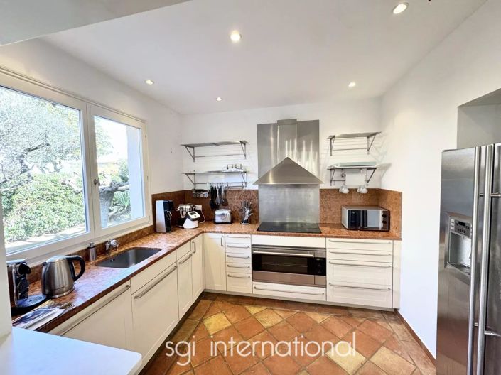 Image No.10-4 Bed House for sale