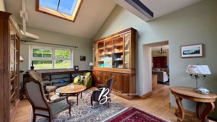 Image No.6-6 Bed House for sale