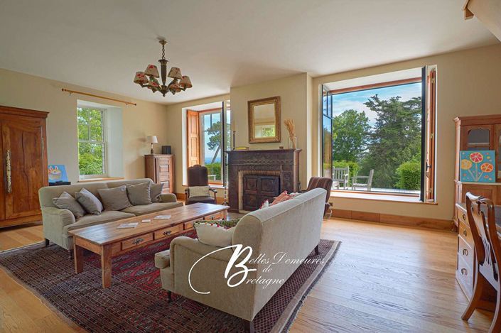 Image No.8-6 Bed House for sale