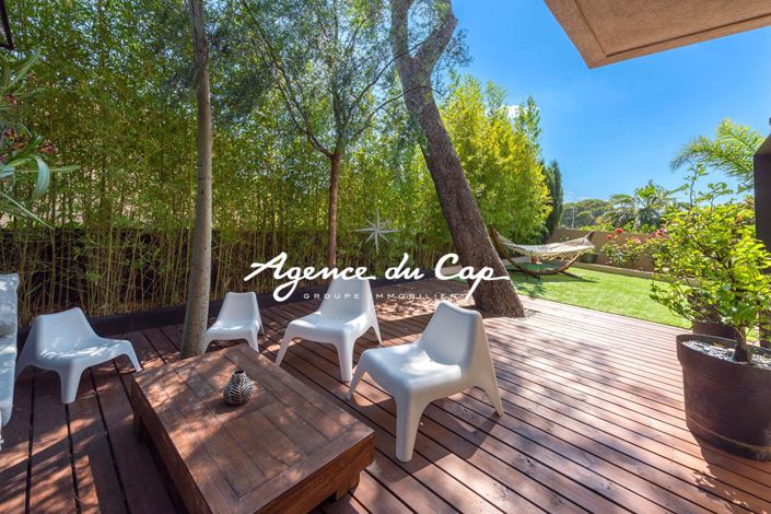 Image No.14-5 Bed Property for sale