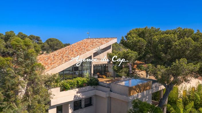 Image No.2-5 Bed Property for sale