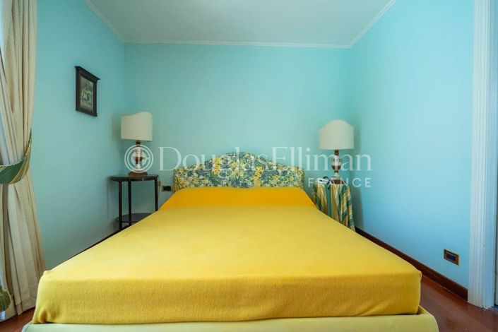 Image No.7-4 Bed House for sale