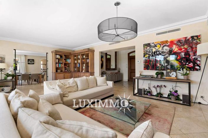 Image No.4-6 Bed House for sale