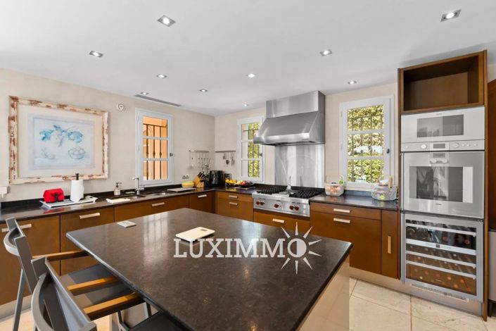 Image No.7-6 Bed House for sale