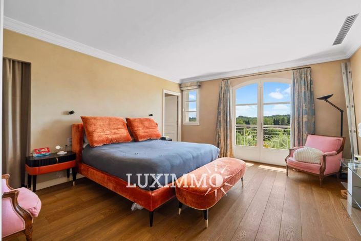 Image No.8-6 Bed House for sale