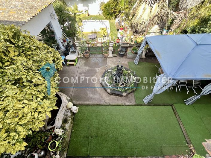 Image No.1-8 Bed House for sale