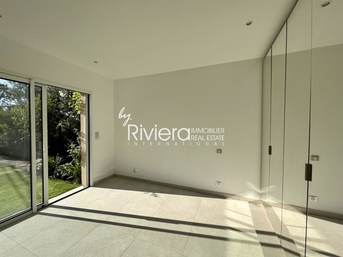 Image No.17-4 Bed House for sale