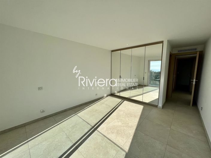 Image No.18-4 Bed House for sale