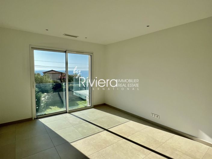 Image No.18-4 Bed House for sale