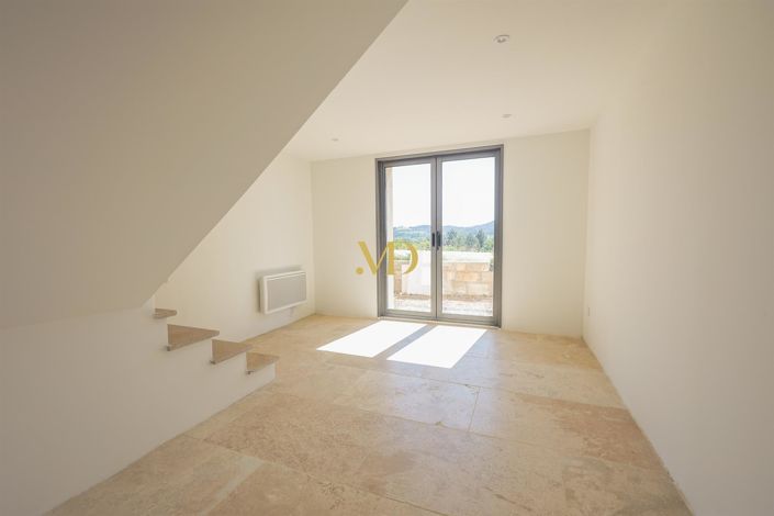 Image No.25-3 Bed House for sale