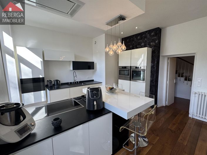 Image No.1-6 Bed House for sale