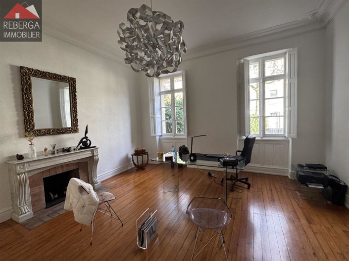 Image No.6-6 Bed House for sale