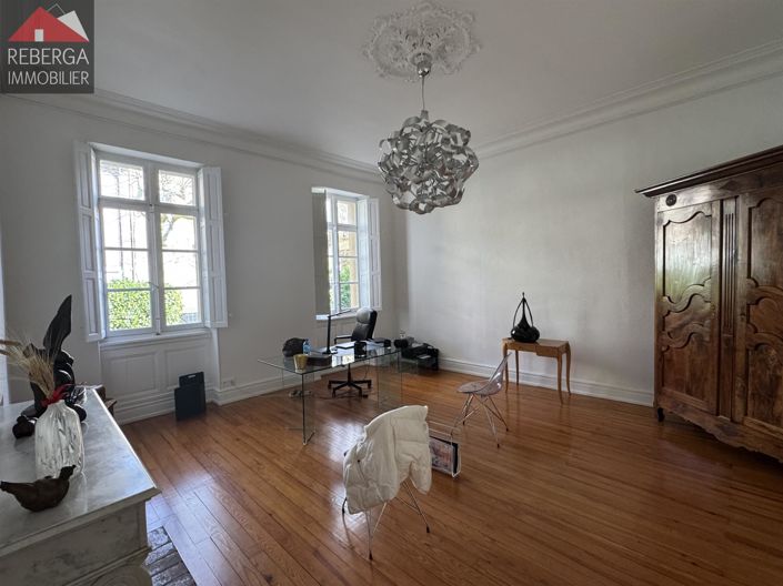 Image No.8-6 Bed House for sale