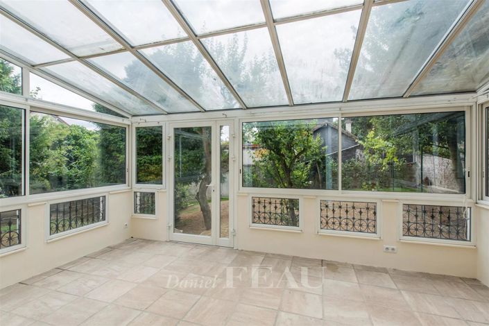 Image No.3-8 Bed House for sale