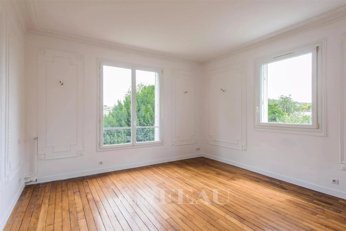 Image No.9-8 Bed House for sale