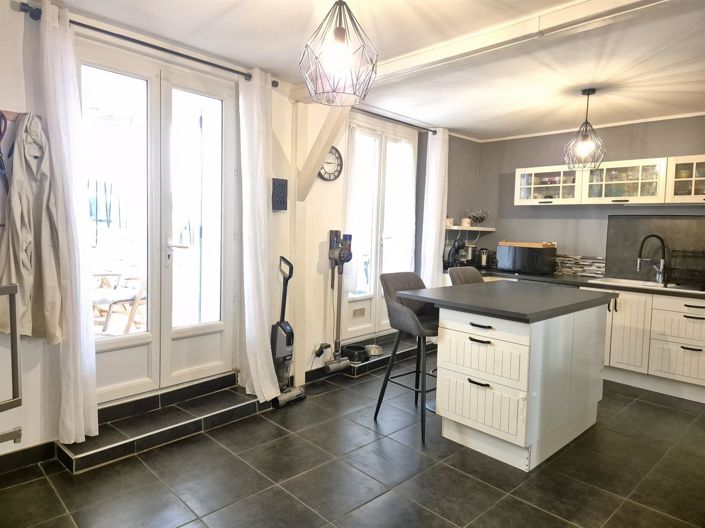 Image No.1-3 Bed House for sale