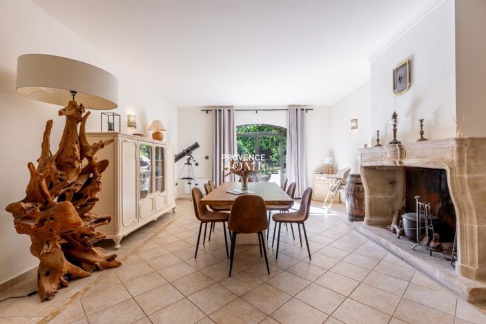 Image No.6-5 Bed House for sale