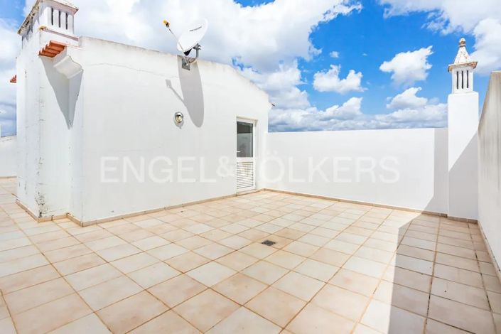 Image No.21-2 Bed Apartment for sale