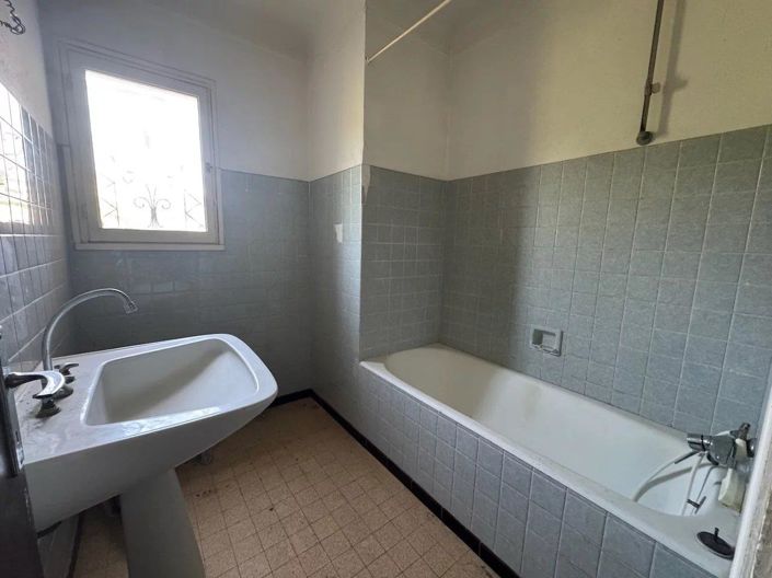 Image No.18-5 Bed House for sale