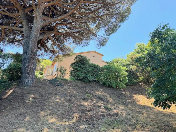 Image No.8-5 Bed House for sale