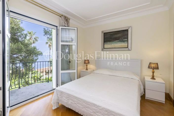 Image No.12-10 Bed House for sale