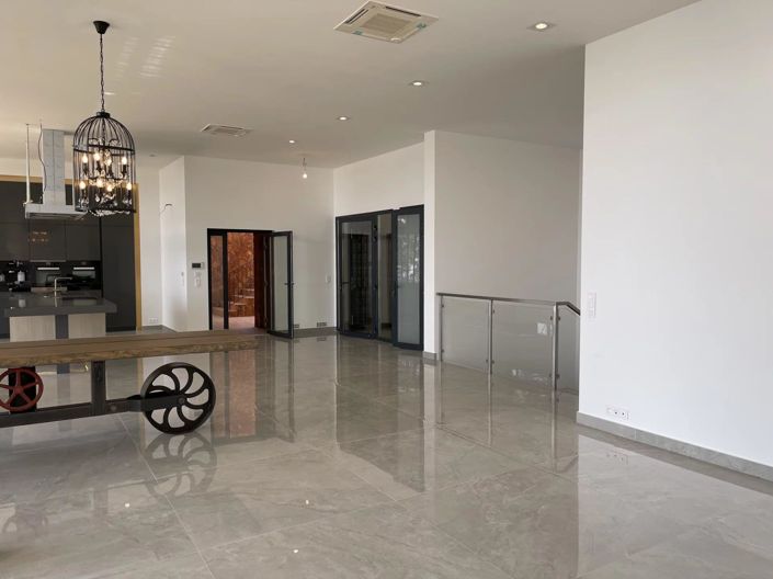 Image No.12-5 Bed House for sale