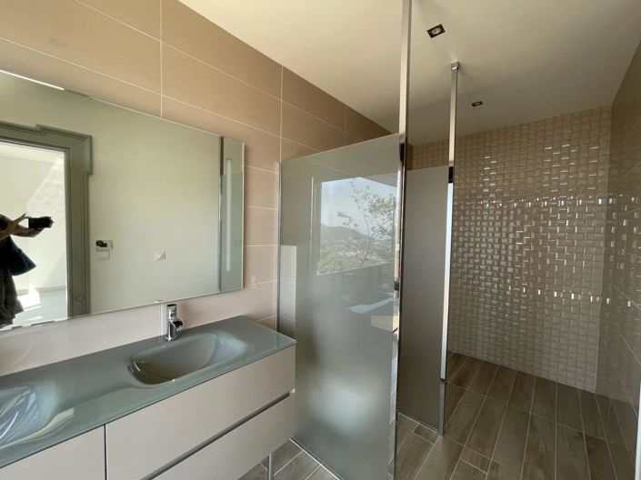 Image No.20-5 Bed House for sale