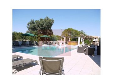 1 - Loule, House